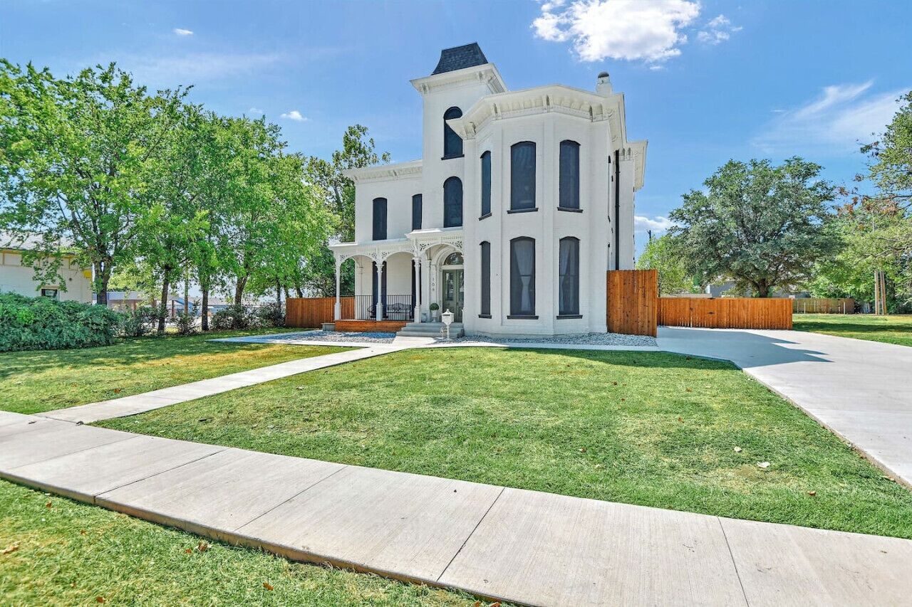 Historic Manor Near Downtown