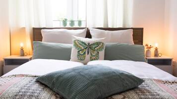 3 bedrooms, iron/ironing board, WiFi, bed sheets