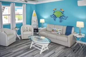 Smart TV, stereo - Lillian's Bungalows - Ground Floor Retreat (Green Turtle Cay)