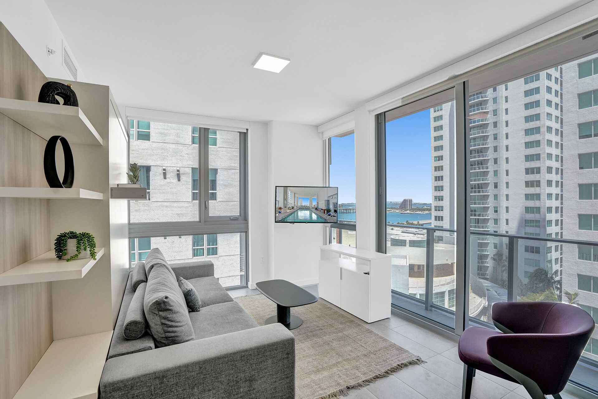 Downtown Miami Bay View Pool Gym Bar 2 beds