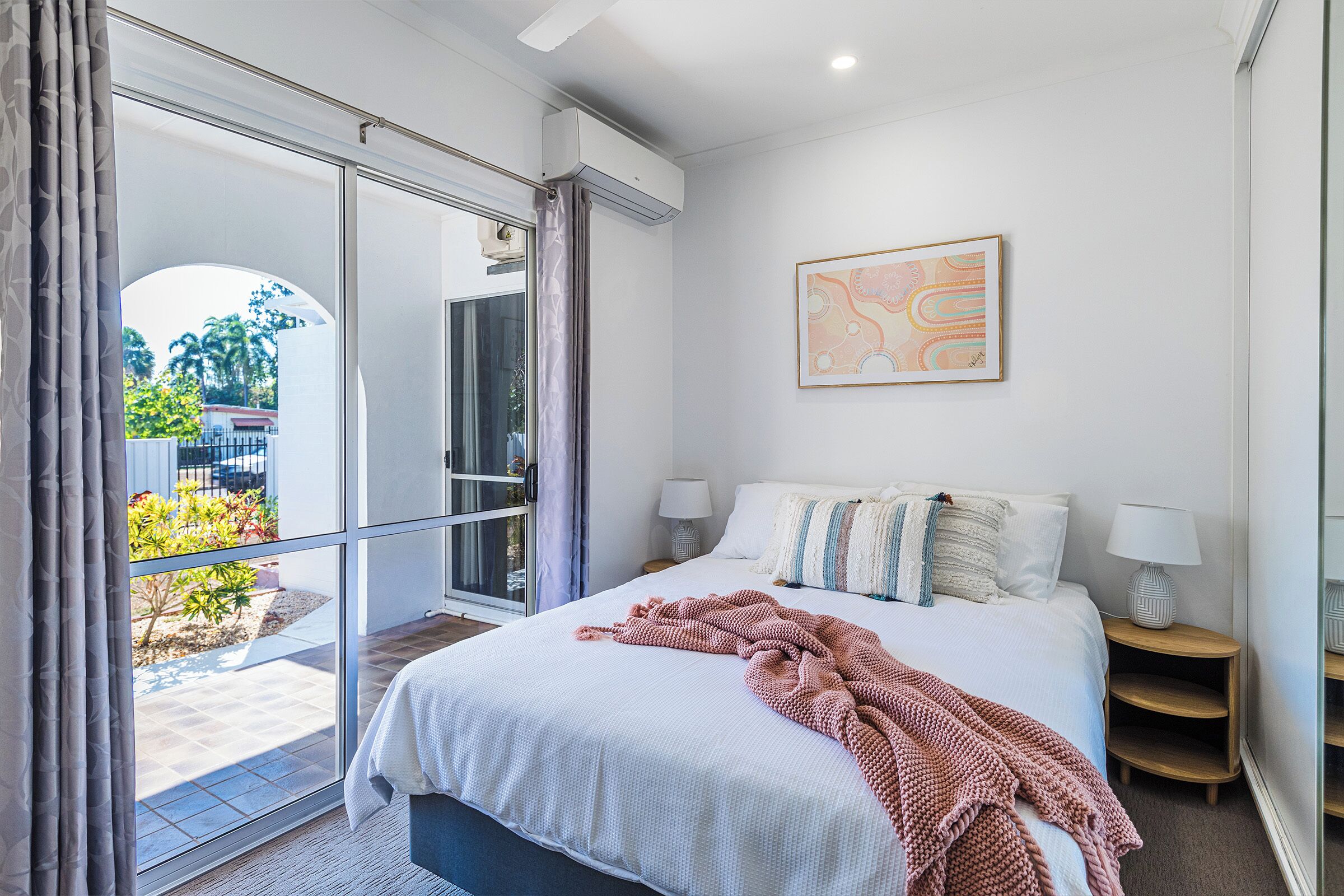 4 bedrooms, iron/ironing board, WiFi (free), bed sheets