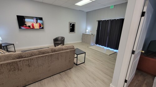 
Downtown Tell City Ground floor 1 Bed 1 Bath Wifi 30 minutes to Holiday World