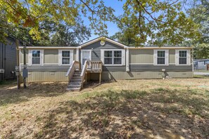 Exterior - Beautiful Lakehouse | Near Lake | Cabin Feel I TX (Frankston)