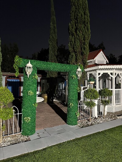 Do you want to select a perfect place to know Miami?. This is R and R Hostal.
