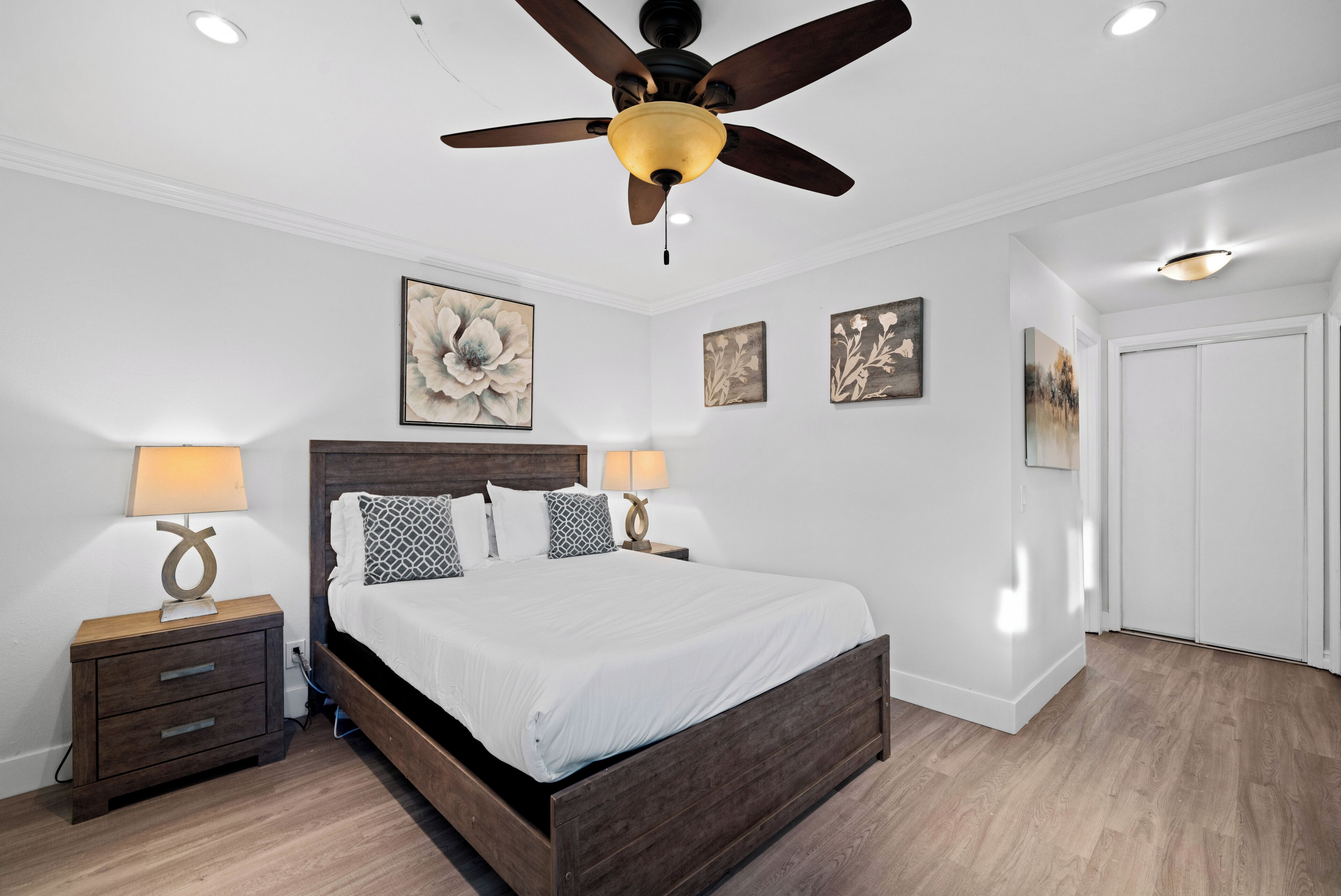 4 bedrooms, iron/ironing board, WiFi, bed sheets