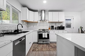 Private kitchen - Disney Dream Home with a Big Yard! (Orange)