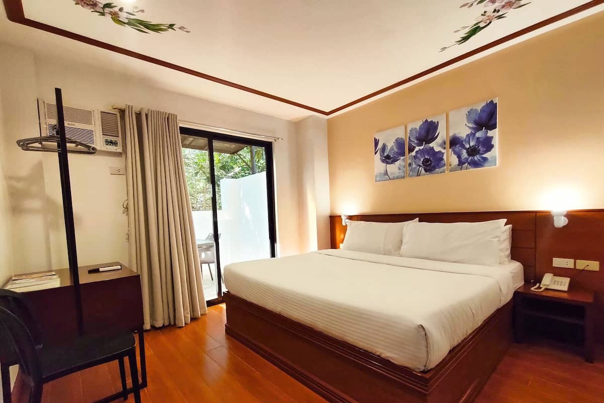 Deluxe Double Room, 1 King Bed, Balcony