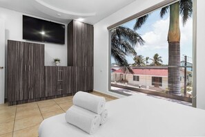 6 bedrooms, iron/ironing board, WiFi