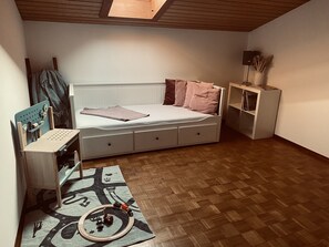 1 bedroom, bed sheets