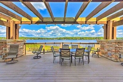 Nature's Haven in Pocono Paradise - huge front deck with seasonal lake view !!