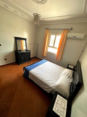 3 Schlafzimmer, Bügeleisen/Bügelbrett, Bettwäsche