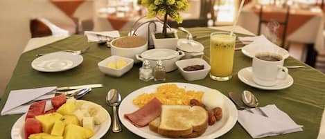 Desayuno continental gratuito y diario