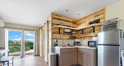 Comfy West Cabin nestled in Tombstone's Historic District! Pet Friendly!