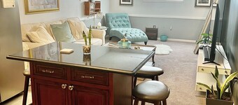 Enjoy your stay in our cozy 2 bedroom 1 bath Guest suite.Newly renovated space 
