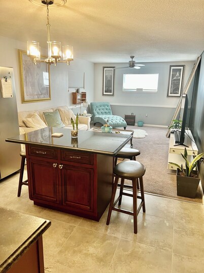 Enjoy your stay in our cozy 2 bedroom 1 bath Guest suite.Newly renovated space 