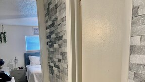 2 bedrooms, desk, iron/ironing board, free WiFi