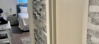 Enjoy your stay in our cozy 2 bedroom 1 bath Guest suite.Newly renovated space 