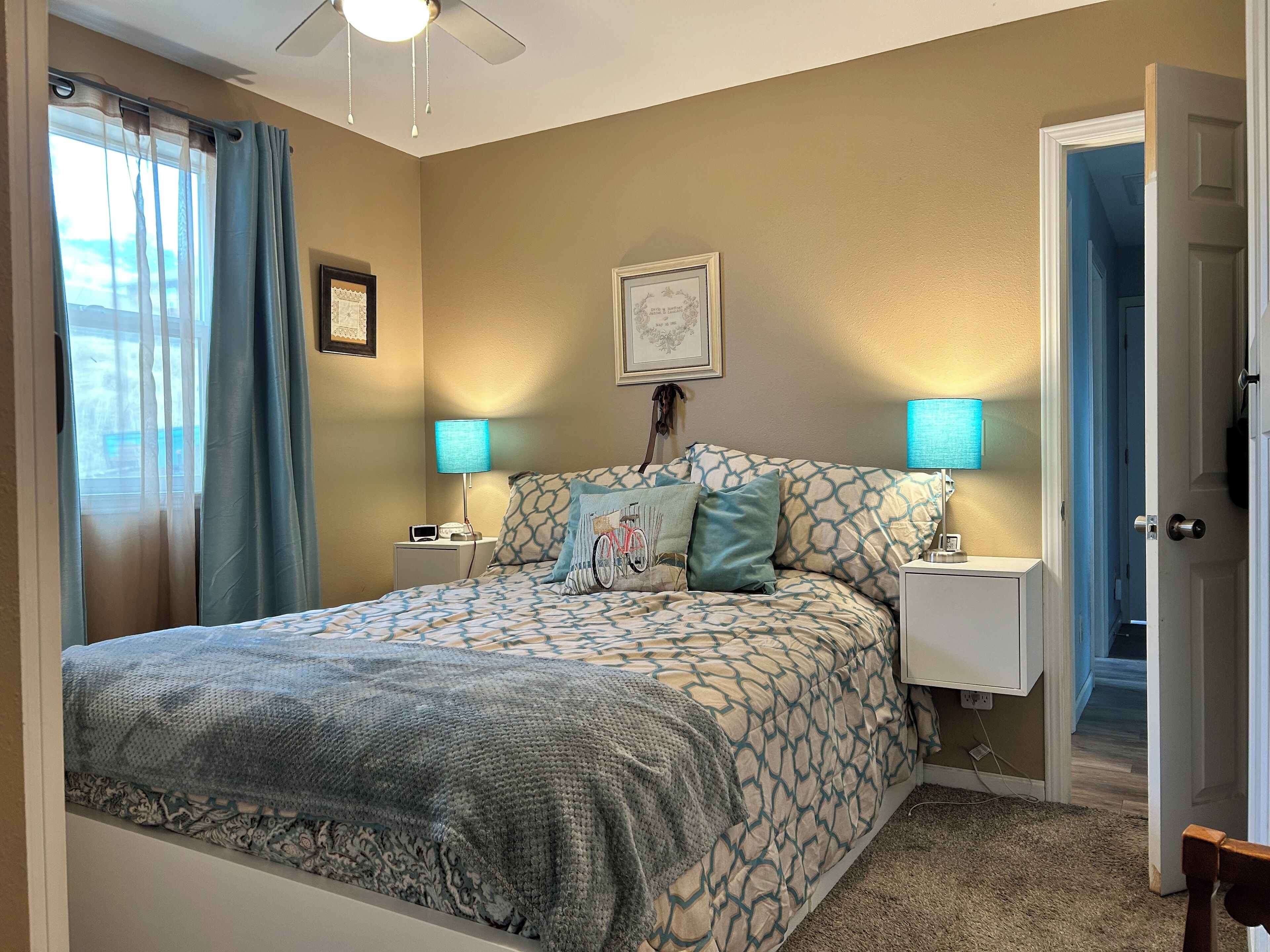 2 camere, una scrivania, Wi-Fi, lenzuola