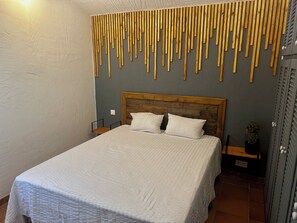 3 habitaciones, tabla de planchar con plancha, internet y ropa de cama 