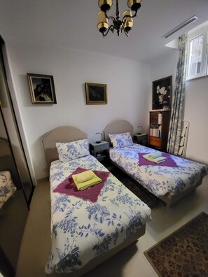 1 quarto, acesso à internet, roupa de cama