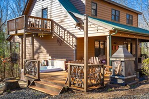 Terrace/patio - Cabin Fireplace Mountains Game Room Jefferson, NC (Jefferson)