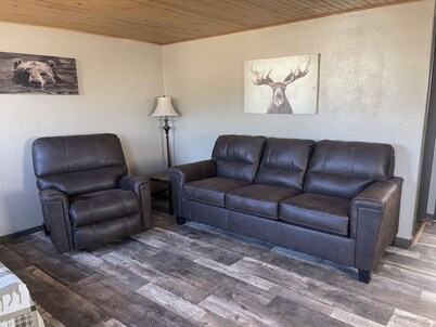 Dakota Landing Cabins & Motel: 8-Cozy, newly remodeled cabin