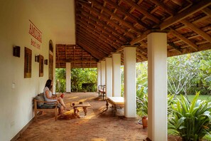 Terrace/patio - Amuura Beach Hotel (Beruwala)