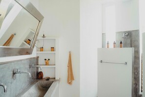 Toallas, jabón, champú y papel higiénico