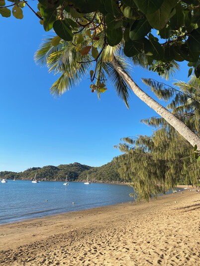 Beachside Tropical Paradise Magnetic Island NQ - Rustic Nth facing retreat