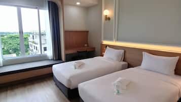 Habitación Deluxe, 2 camas individuales | 1 habitación, caja de seguridad en la habitación y escritorio