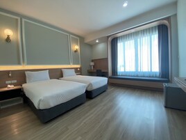1 bedroom, in-room safe, desk, blackout drapes