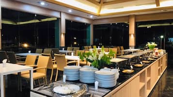 Bao gồm bữa sáng buffet hàng ngày