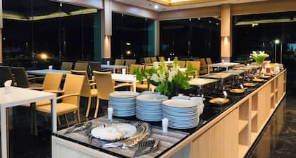 Mayflower Grande Suite Hotel