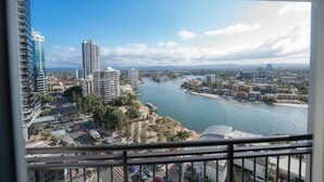 A high-rise building with a view of a river and surrounding cityscape. - Chevron Renaissance-Resort Style Living managed by Gold Coast Premium (Surfers Paradise)