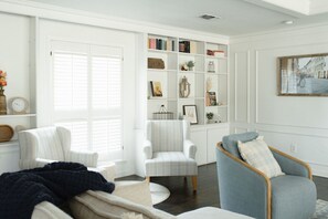 تلفزيون ذكي، مدفأة، تنس طاولة