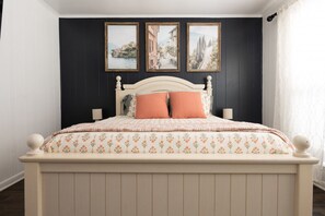 3 habitaciones, tabla de planchar con plancha y cuna de viaje 