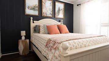 3 quartos, ferros/tábuas de passar roupa, berço de viagem