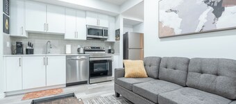 Stylish Getaway 5 minutes to YMCA and South Health Campus Hospital