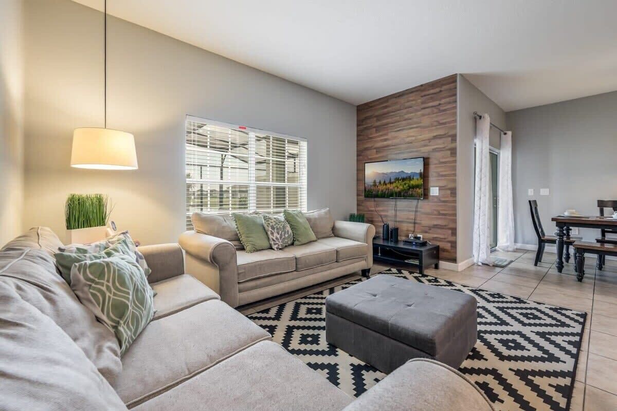 Televisión y oficina 