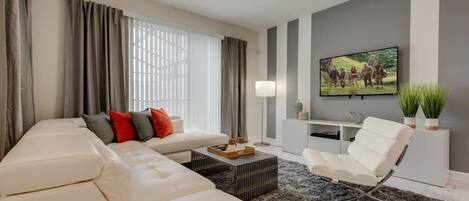 テレビ、書斎 / ワークスペース