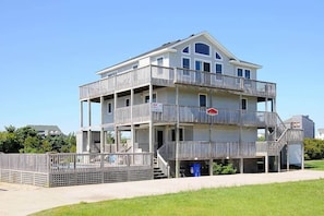 Exterior - Semi Oceanfront Dog-Friendly House private Pool Hot Tub 6 BR (Rodanthe)