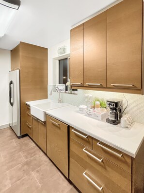 Fridge, microwave, oven, stovetop - The SCOTT on 2nd - Prime Old Town Scottsdale Home. Pet Friendly. (Scottsdale)