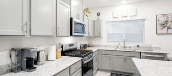 Luxury Oasis: Spectacular 5 stars Retreat in the Heart of Las Vegas 5Bed/3Bath