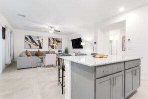 Interior - Luxury Oasis: Spectacular 5 stars Retreat in the Heart of Las Vegas 5Bed/3Bath (Las Vegas)