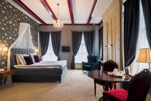 Deluxe Room, 1 King Bed, Non Smoking, Ensuite | Premium bedding, in-room safe, individually decorated - Herberg Het Rechthuis (Rinsumageest)