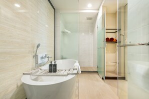 Luxury Twin Room | Bathroom | Shower, rainfall showerhead, hair dryer, towels - Treepana Hua Hin Hotel (Hua Hin)