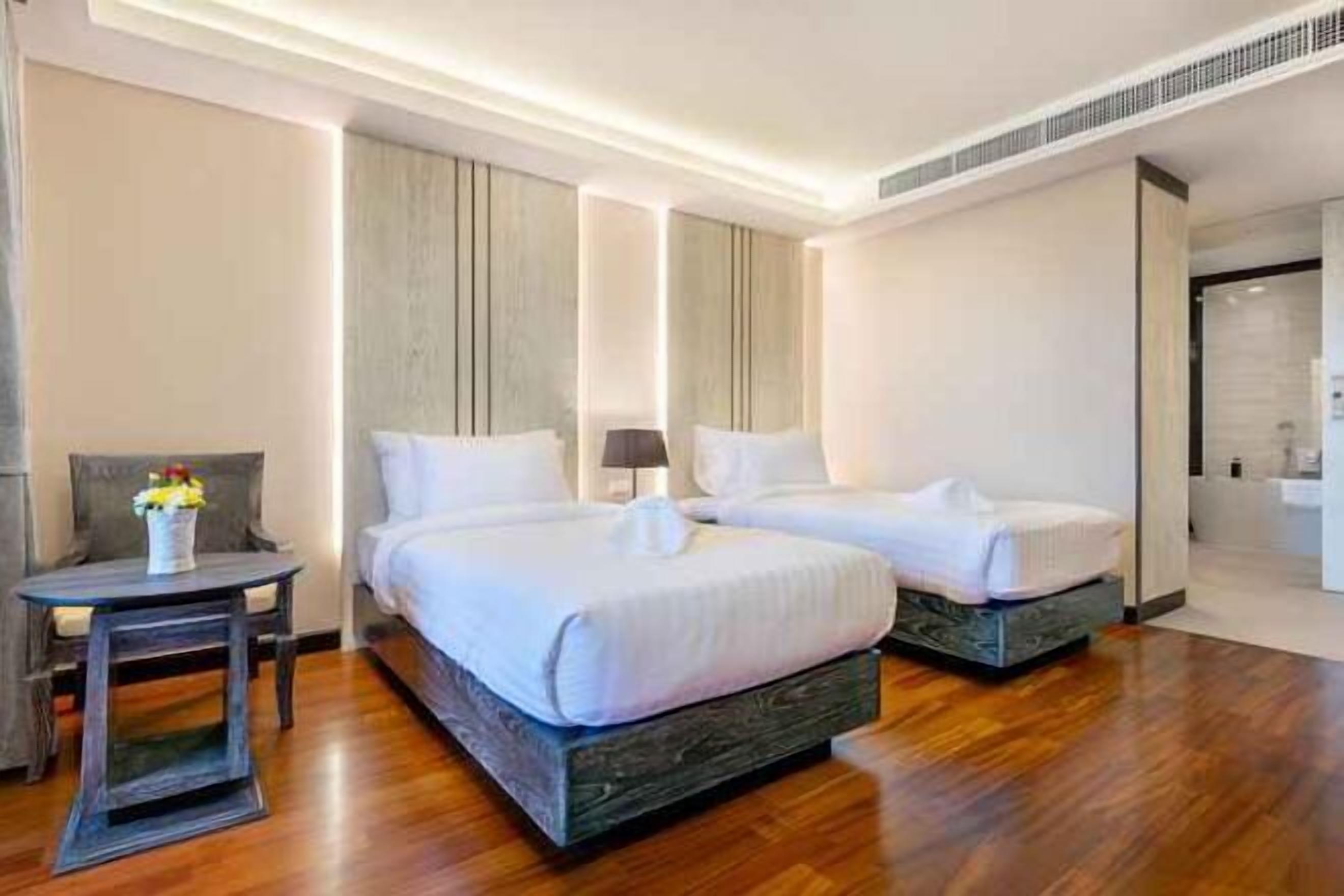 办公桌、免费 WiFi