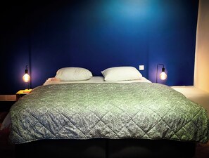 4 bedrooms, desk, travel cot, WiFi