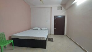 Quartos à prova de som, Wi-Fi de cortesia, roupa de cama