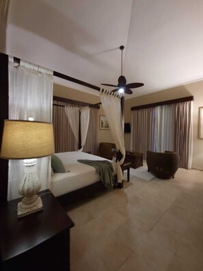 4 bedrooms, iron/ironing board, WiFi, bed sheets
